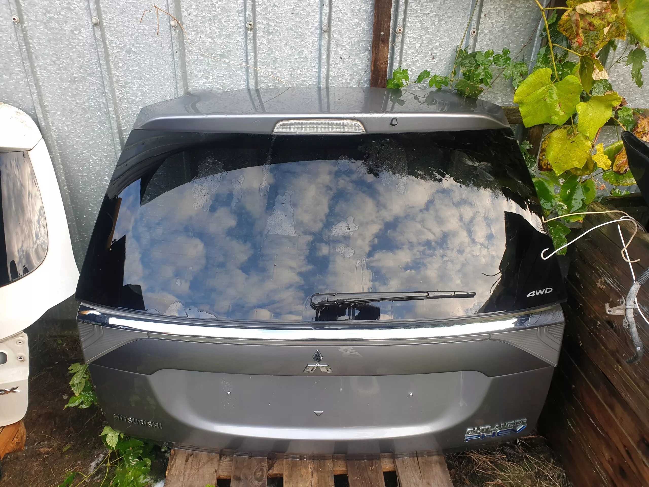 Крышка багажника мицубиси аутлендер 3. Крышка багажника mitsubishi аутлендер. Крышка багажника аутлендер 3. Митсубиси аутлендер 2020 крышка багажника. Митсубиси аутлендер 2013 крышка багажника.