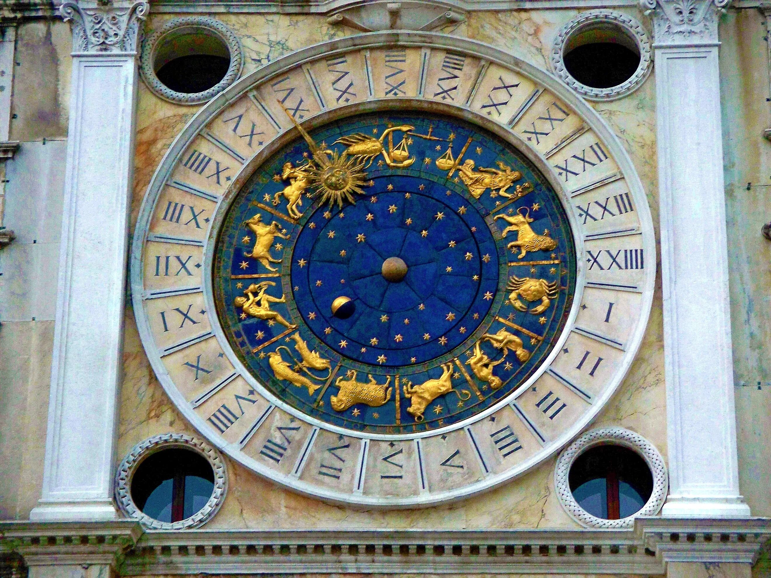 Италия часовой. Часовая башня Сан Марко. Часовая башня в Венеции на площади Сан Марко. Часы на башне Святого марка в Венеции. Астрономические часы Сан Марко Венеция.