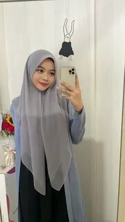 Arina Azwan - Hoastie - Adult Gallery Host