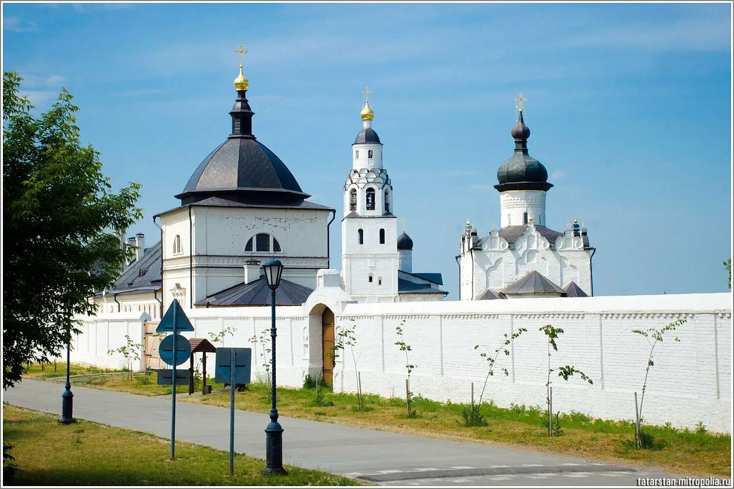 Монастырь успенской богородицы. Богородице-Успенский Свияжский монастырь. Свияжск мужской монастырь. Успенский монастырь Свияжск. Свияжский Успенско - Богородицкий мужской монастырь.