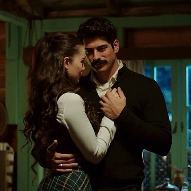 Фериде королек птичка певчая 2013. Королёк птичка певчая фериде и кямран. Турецкий фильм фериде. Королёк птичка певчая турецкий сериал. Бурак озчивит королек птичка певчая.