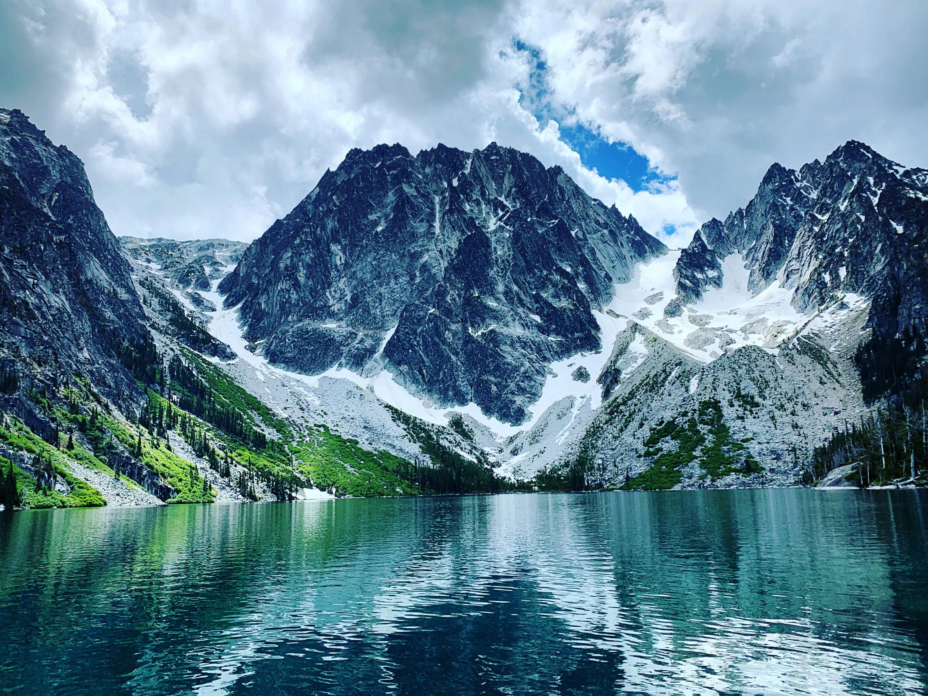 Amazing view. Colchuck Lake. Amazing. Beautiful Scene. Красивые обои 3024 х 1964.