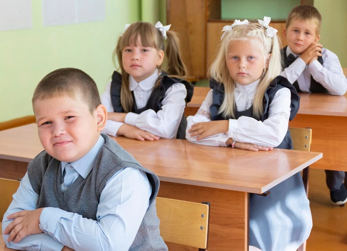 Школьный театр репетиция. Репетиция спектакля в театре. Занятия по актерскому мастерству. Эвенкийский ансамбль биракан. Школьный театр репетиция.