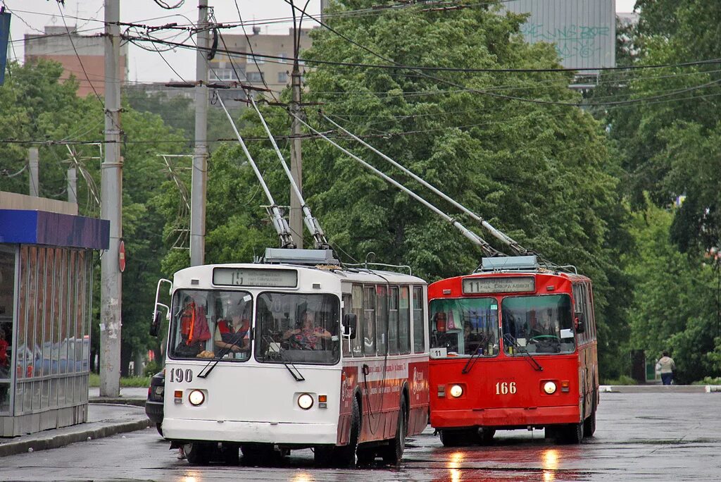 Транспортные средства городского наземного электрического транспорта. Троллейбус ЗИУ 682. ЗИУ 682 ЕКБ. Троллейбус ЗИУ-682г Екатеринбург. ЗИУ 682 красный.