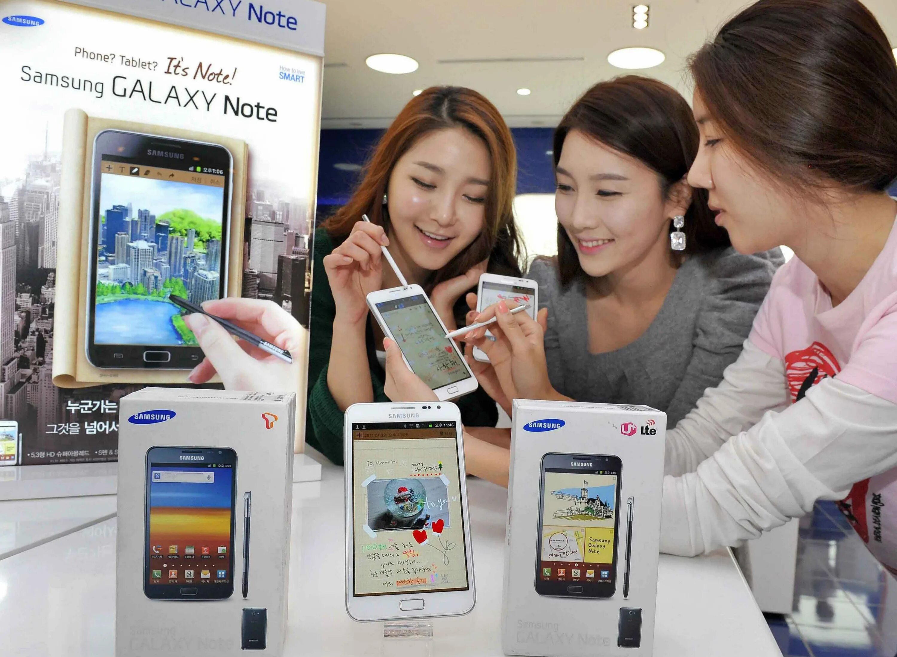 Сеул самсунг. Южная корея самсунг. samsung galaxy ноут 10 южная корея. корейцы самсунг. корейские телефоны samsung.