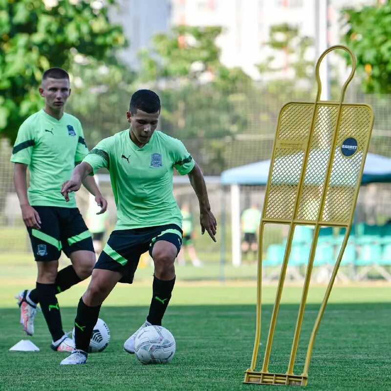 фк краснодар сборы. тренировочное поле фк краснодар. когда играет краснодар. фк краснодар сборы лето 2021. фк краснодар каляева.