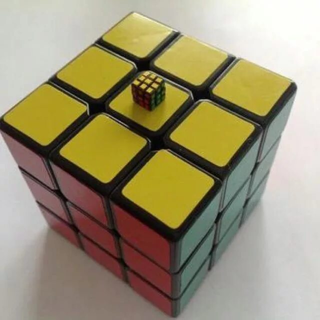 Кубики рубики самые. Кубик Рубика 22х22. Самый большой кубик Рубика 3 на 3. Самый сложный кубик Рубика 3х3. Самый маленький кубик Рубика.