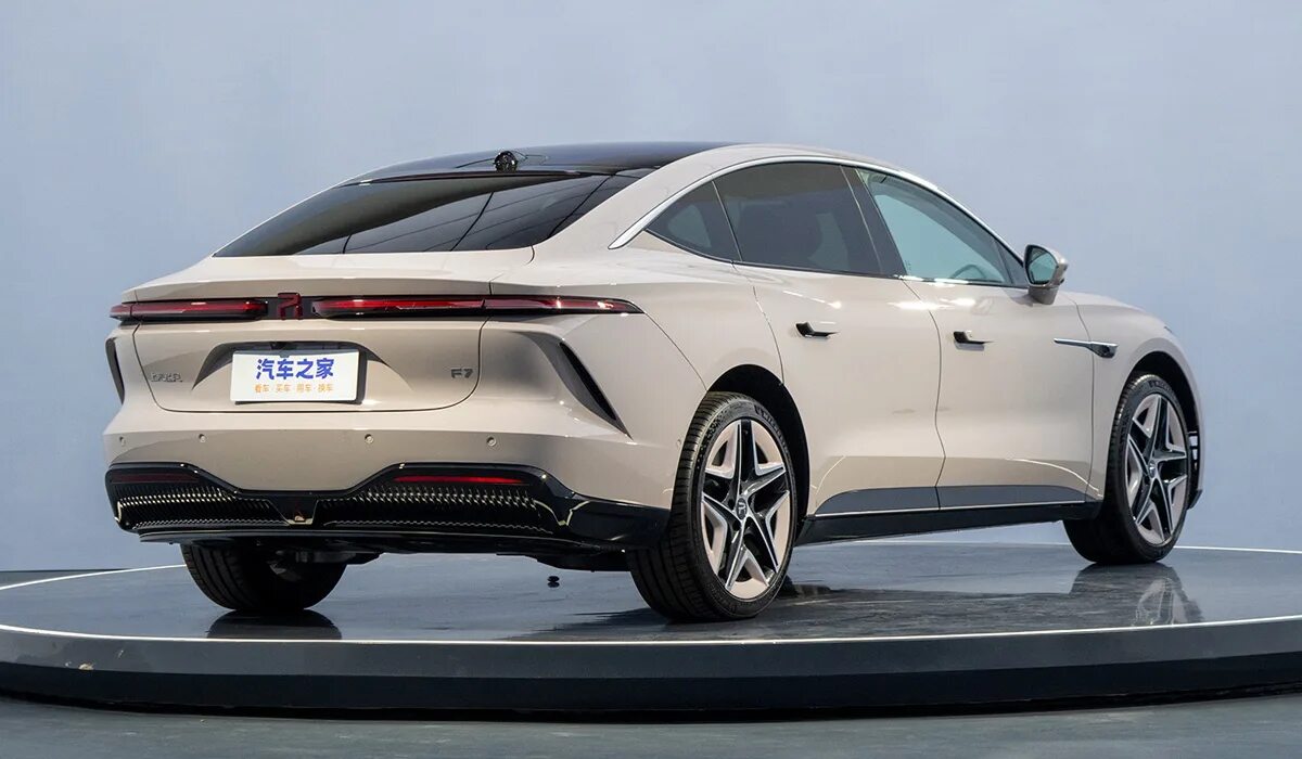 Rising f7. Roewe feifan r7. rising f7 saic. автомобиль rising r7. rising f7 фото.