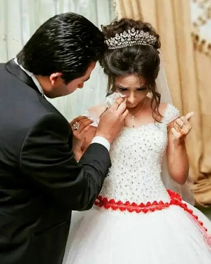 Azeri gelin. Азербайджанская свадьба. Азербайджанские невесты. Азербайджанские Свадебные платья. Невеста азербайджанка.