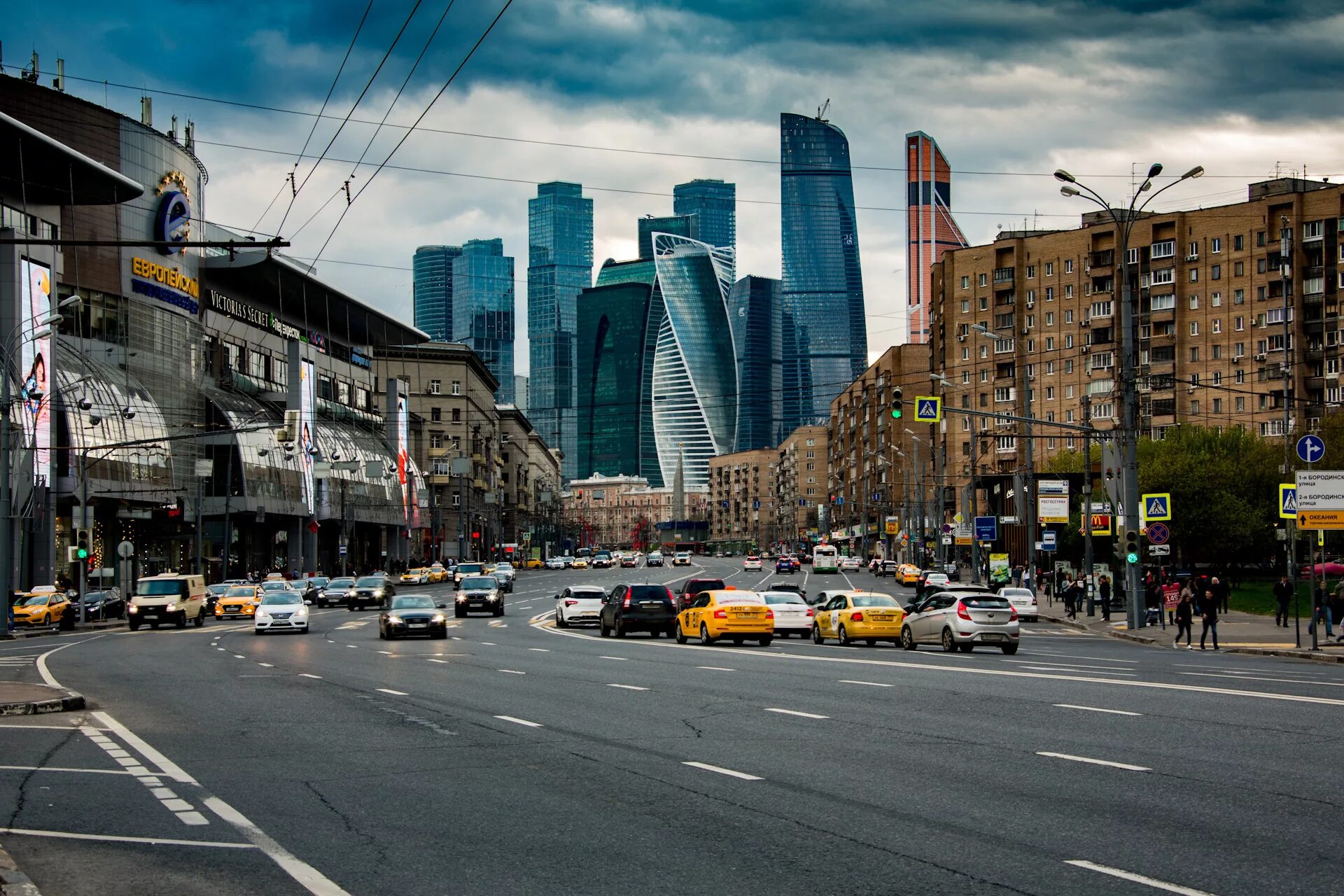 Улица большая Дорогомиловская Москва. Москва Сити большая Дорогомиловская. Вид на Москва Сити с Дорогомиловской. Улица Кутузовский проспект.