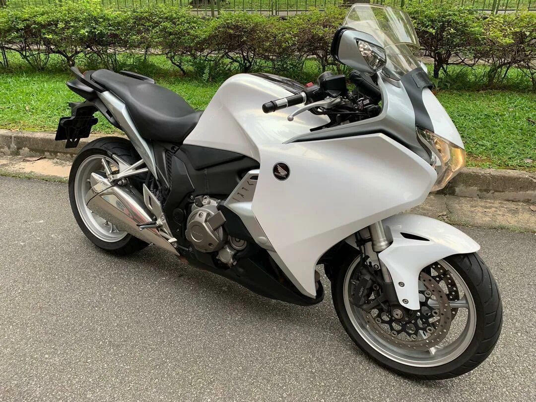 Honda vfr купить. Honda vfr1200f. Хонда ВФР 1200. Honda vfr1200f 2010. VFR 1200 DCT.