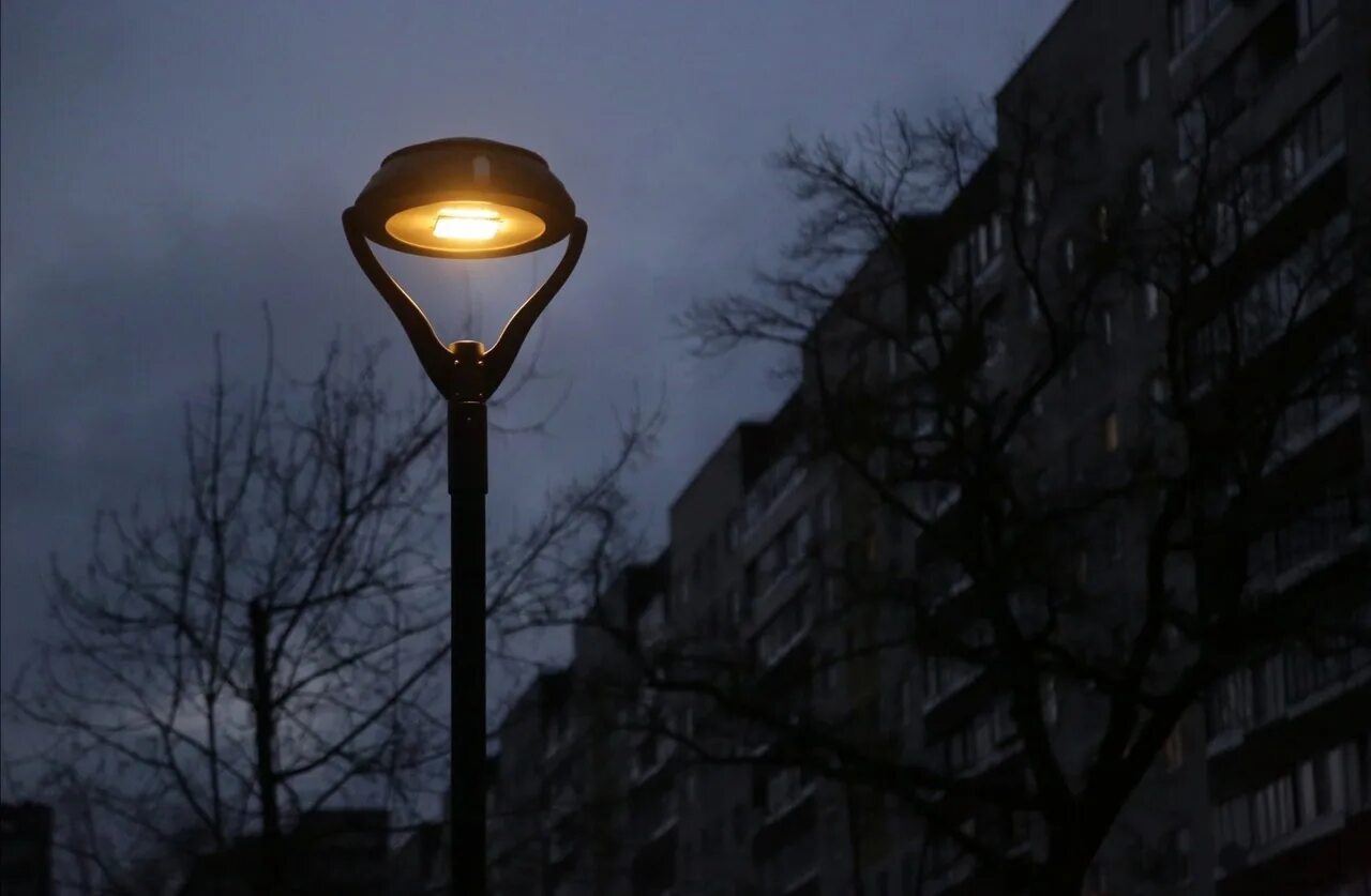 Pyrokinesis в городе гаснут фонари. Уличное освещение фонарь. потухший фонарь. восстановили уличное освещение. погасшие фонари.