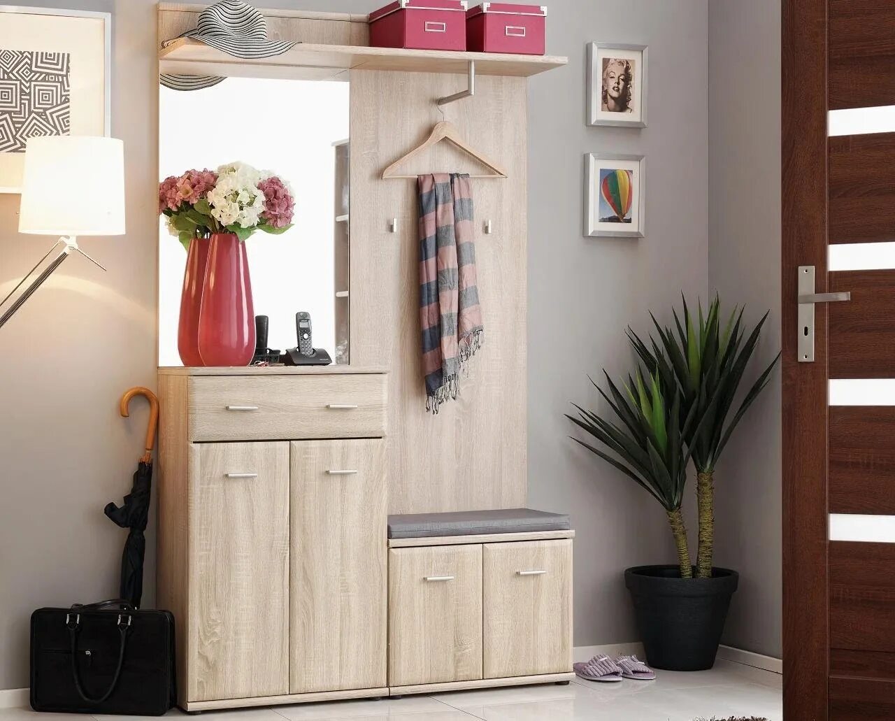 Прихожая марго 22. Зеркало в прихожую. Шкаф с вешалкой в прихожую. Стильная прихожая. Прихожка шкаф.