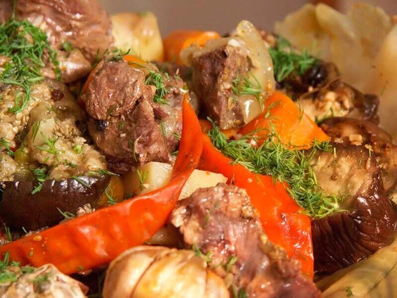 Басма кухня. Домляма узбекская. узбекская кухня домляма. домляма в казане. домляма по-узбекски.