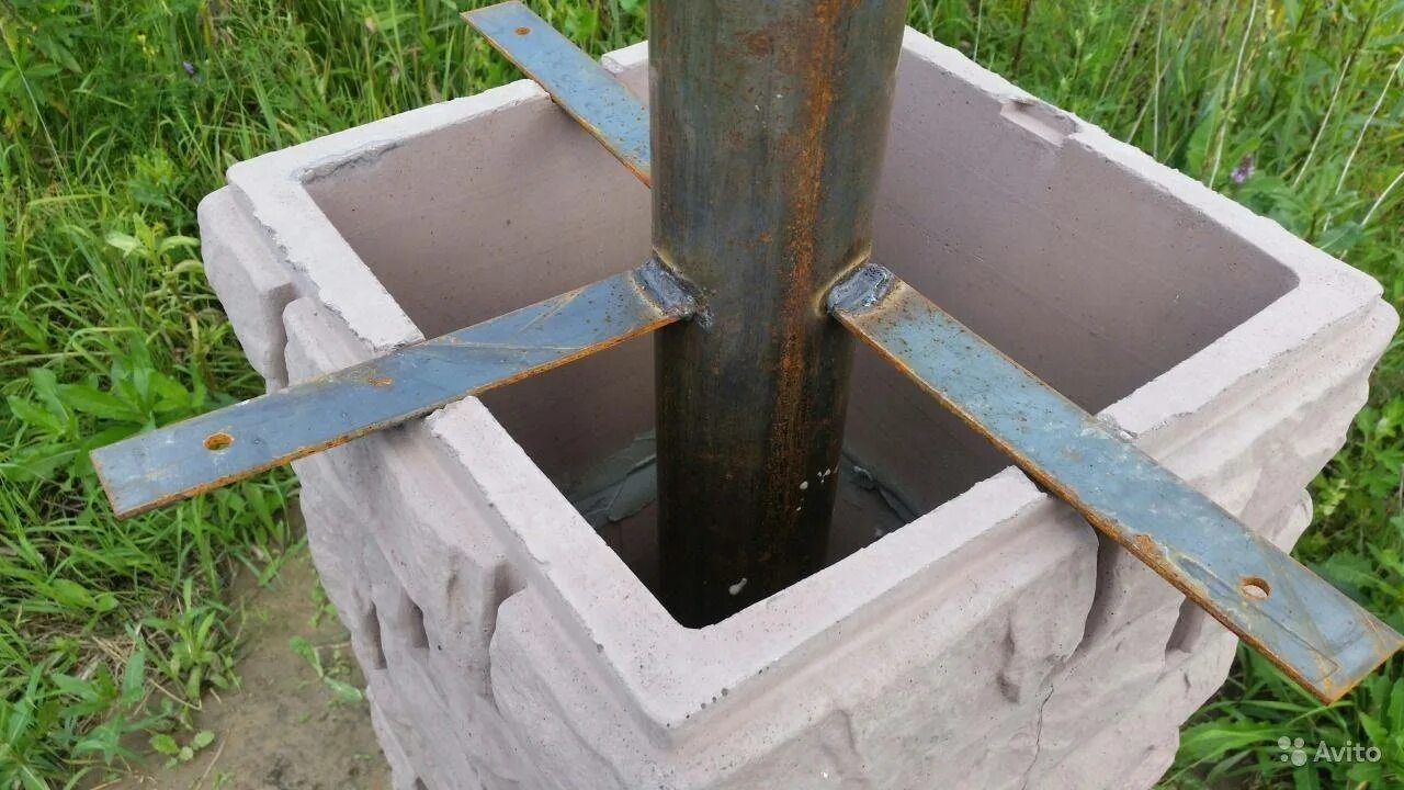 Какой раствор для столбов забора. Блок столбовой заборный 400х400. столбовой блок 30х30х20. бетонный наборный блок для забора столба. бетонные блоки для столбов забора.