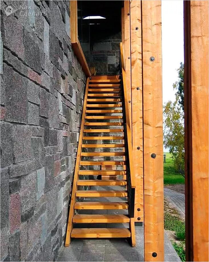 Деревянная лестница на крыльцо. Деревянная лестница на веранду. Крыльцо из бруса 100х150. Уличная деревянная лестница. Ступеньки на веранду.