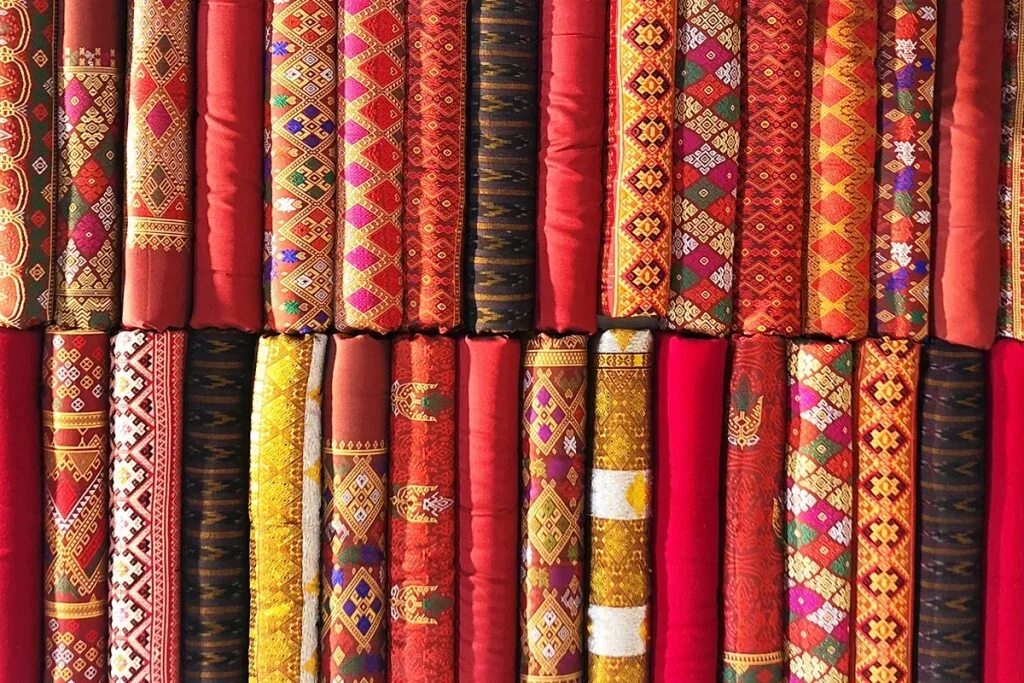 Китайская ткань. Изделия из тайского шелка. Ткани из таиланда. Тайская ткань. Тайский шелк.