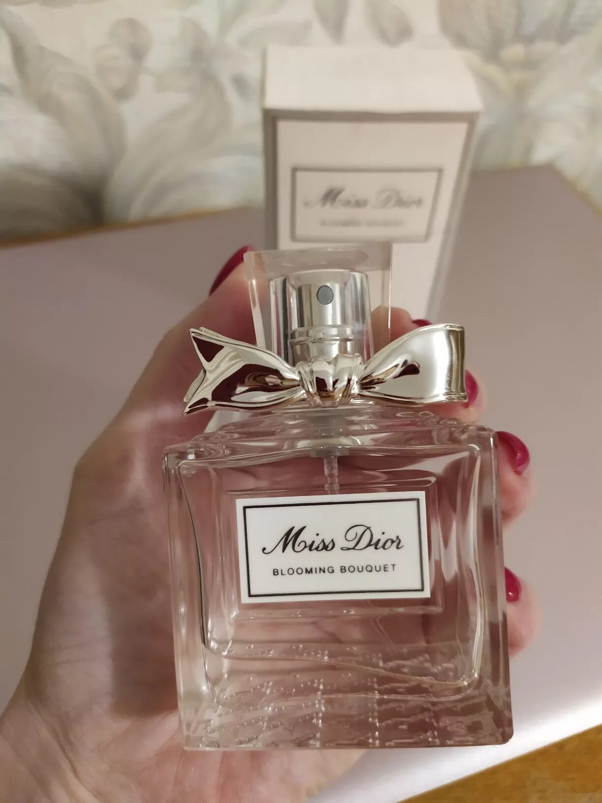 Диор блуминг букет отзывы. Miss Dior Blooming Bouquet 50ml. Туалетная вода Мисс диор Блуминг. Духи Miss Dior Blooming Bouquet 50ml. Miss Dior Blooming Bouquet 50.