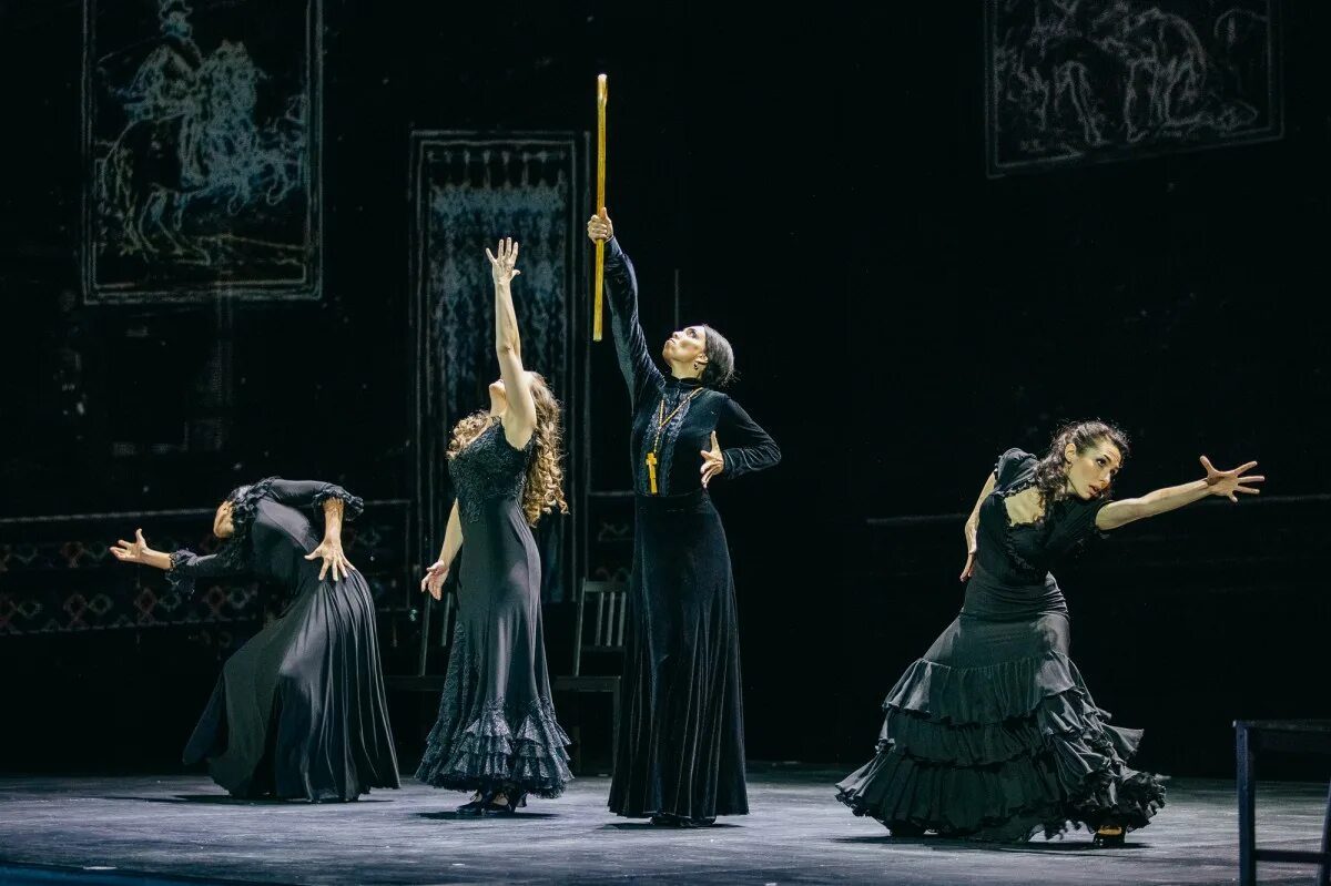 Дом бернарды альбы молодежный театр на фонтанке. Дом бернарды альбы спектакль. Дом бернарды альбы театр театр. Дом бернарды альбы театр театр. Спектакль дом бернарды альбы театр на фонтанке.