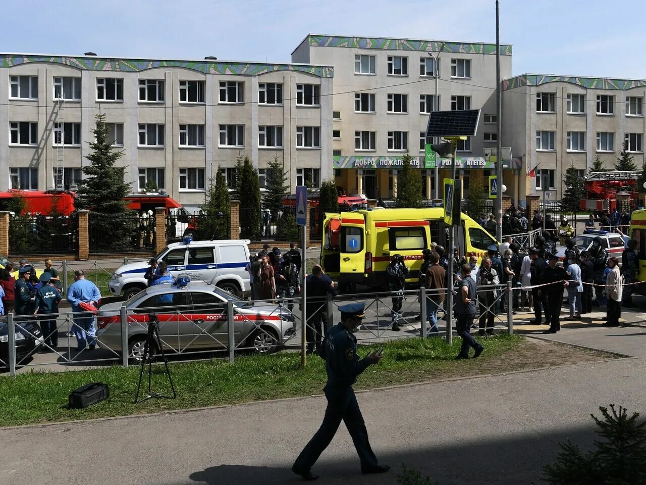 Гимназия 175 казань теракт. Школа гимназия 175 в казани ильназ галявиев. Казанская стрельба. Казань стрельба в школе террорист. Гимназия 175 казань теракт.