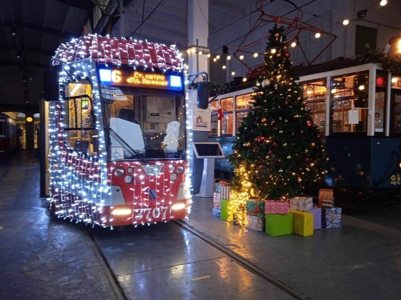 Невский украсили к новому году 2023. Украшения невского проспекта 2022. Украшения санкт петербург 2023. Дворцовая площадь в санкт-петербурге новый год 2023. Невский проспект 2021.