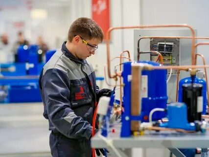 На предприятии работает 30