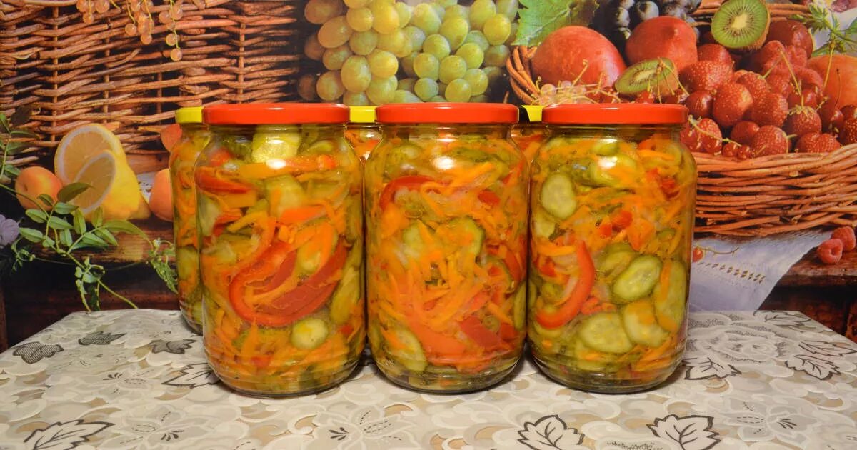 Рецепт огурцов на зиму свежими. Салат с огурцами на зиму. салат из огурцов на з му. салат из огурцов на зиму. огурцы салат на зиму самый вкусный.