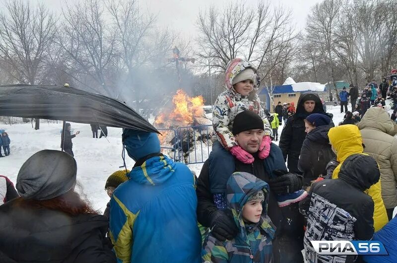 Масленица костромская слобода. Чучело зимы. Современное чучело масленицы. Куда сходить в оренбурге зимой. Масленица новосибирск 2022.