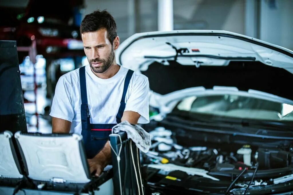 Механик автопарка. Ответственный механик. Auto Repair. Красавчик механик.