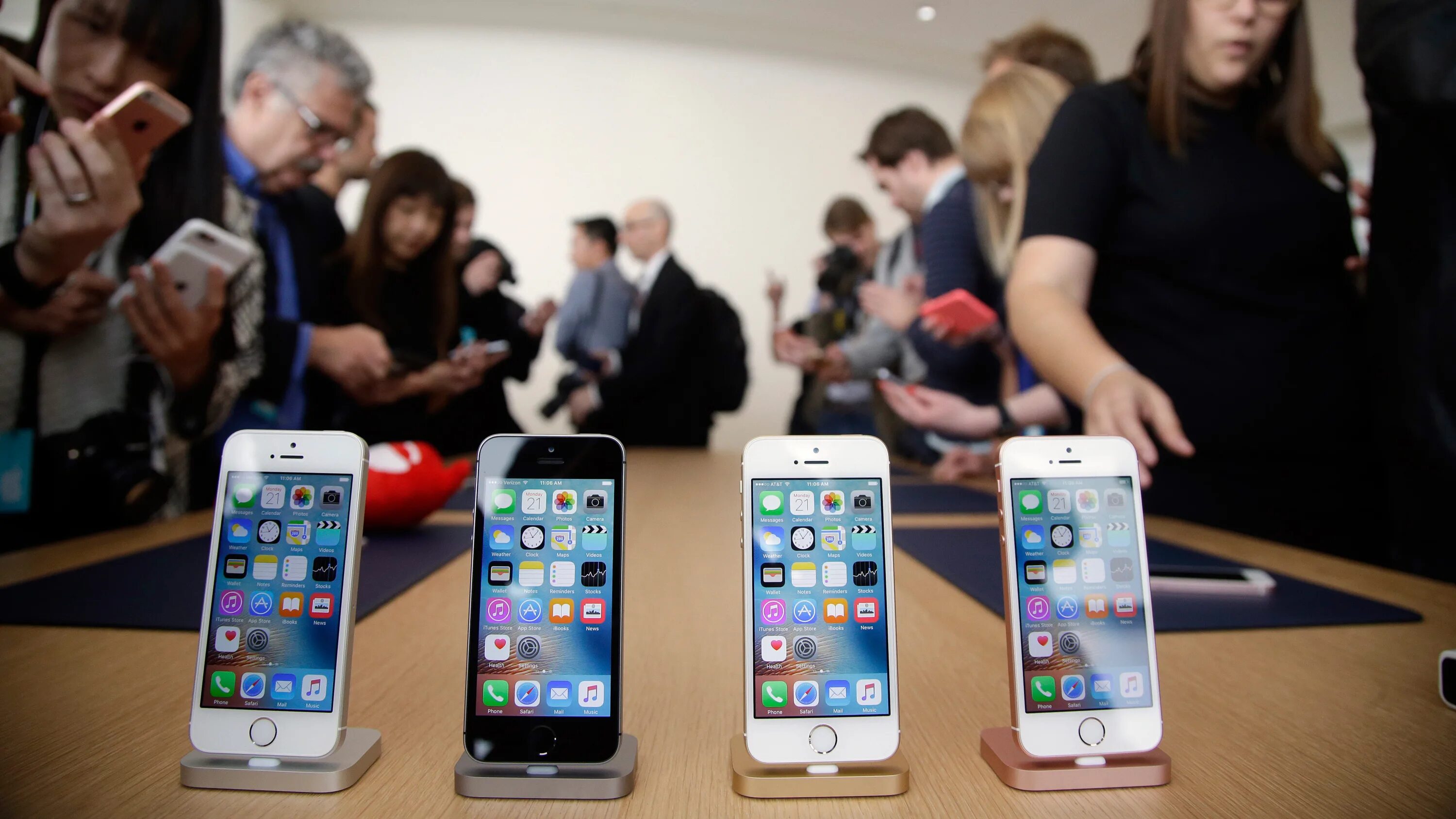 Iphone upgrade. Современные технологии айфоны. iphone 2016 года. новый айфон 2016. сми в айфоне.