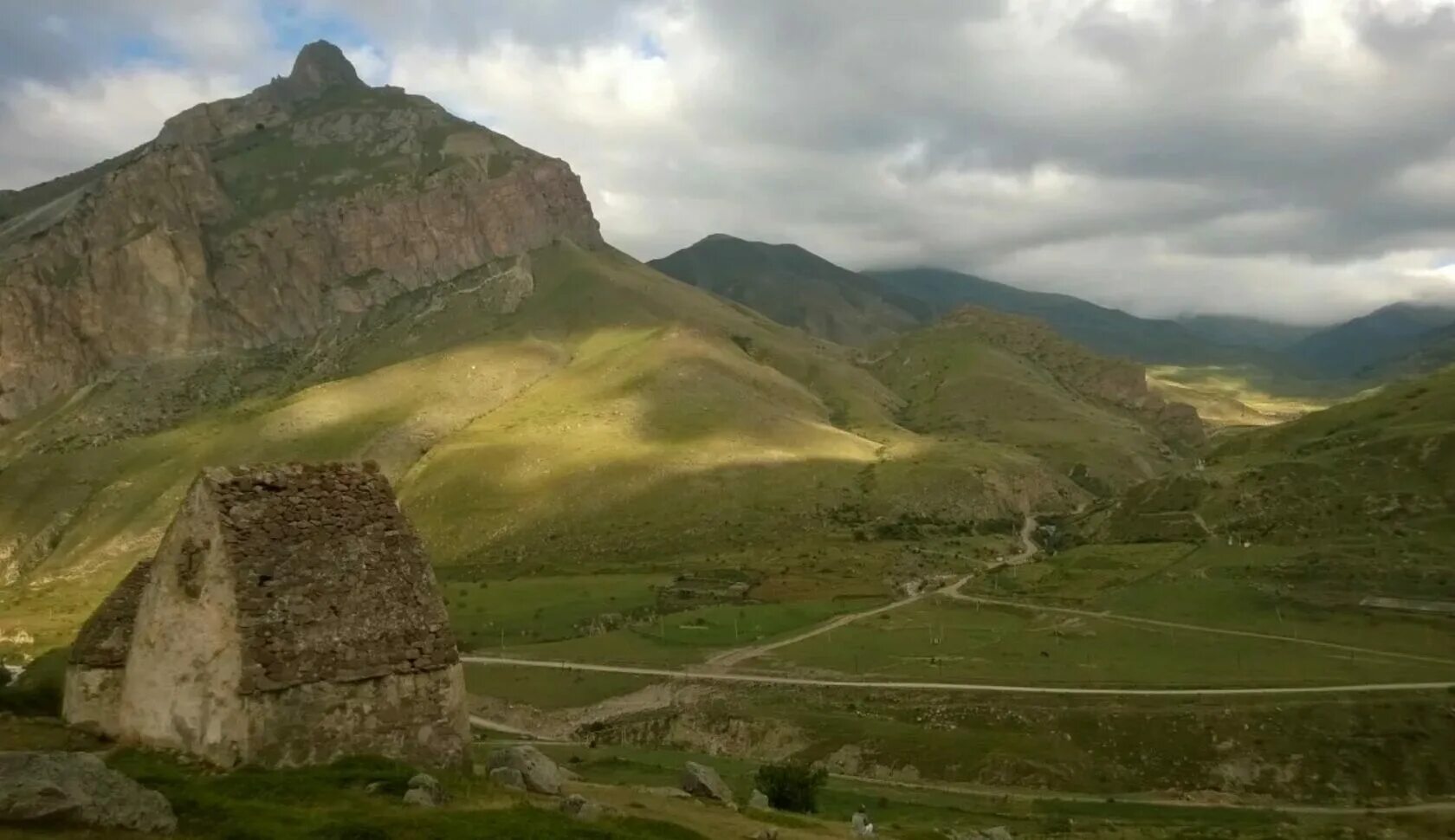 Мят-лоам ингушетия гостиница. Павел моисеевич гречишкин (1922-2009). Горы куруш дагестан. Ахты дагестан картина художника. Аул лабучколь.