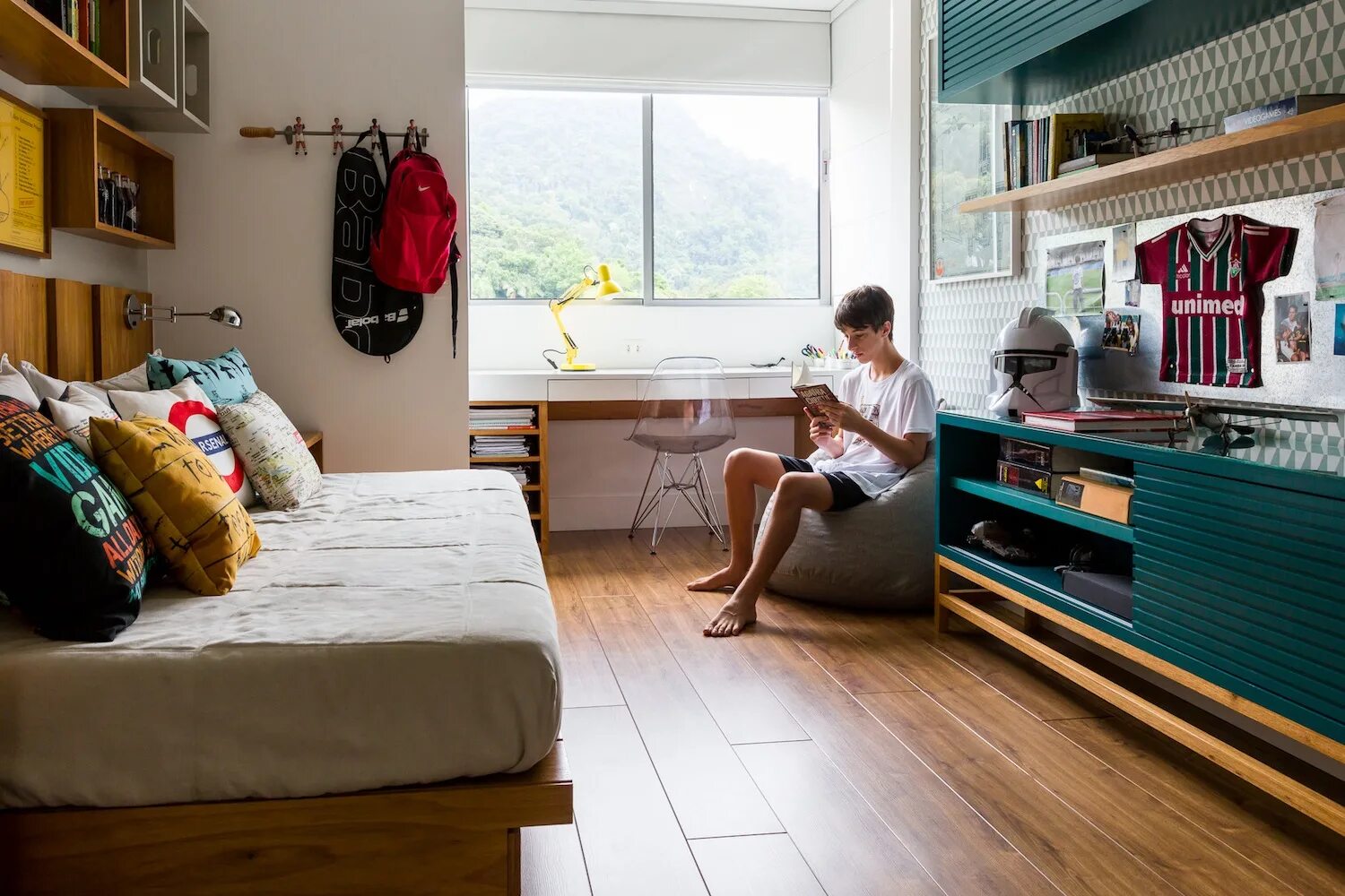 Спальня cartoon. Four rooms шоу рум. Where is? in the bedroom. Студенты в общежитии. Детская комната фон.