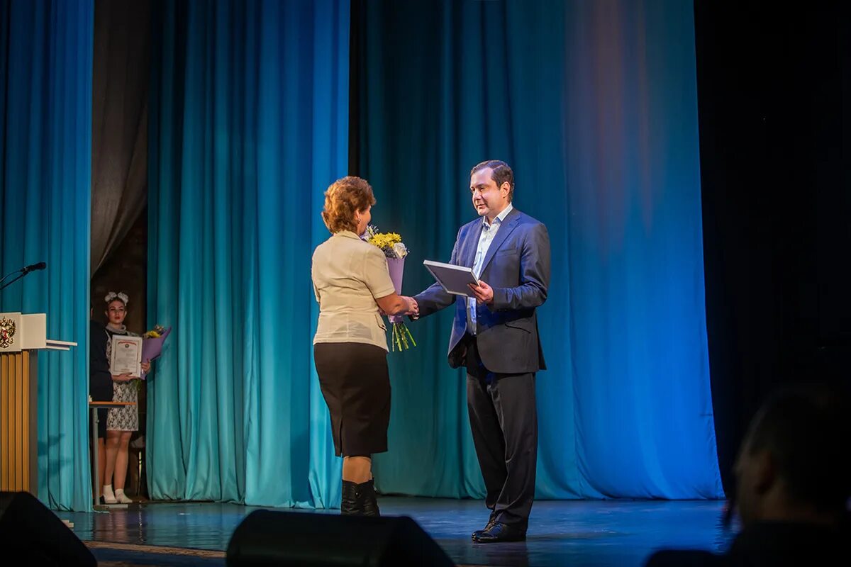 Смоленск учитель. Стыгар преподаватель смоленск. Губернаторский учителя. Кдц губернский смоленск. Смоленск учитель.