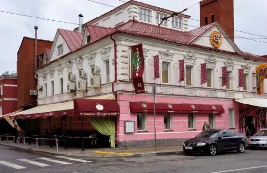 Panorama: John Donne, pub, bar, Russia, Moscow, Verkhnyaya Radischevskaya Street