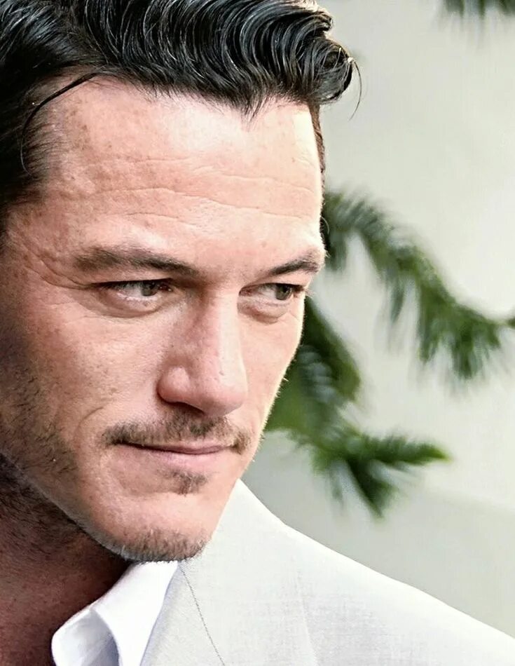 Luke evans. Люк Эванс. Люк Эванс Luke Evans. Люк Эванс Зевс. Люк Эванс фото.