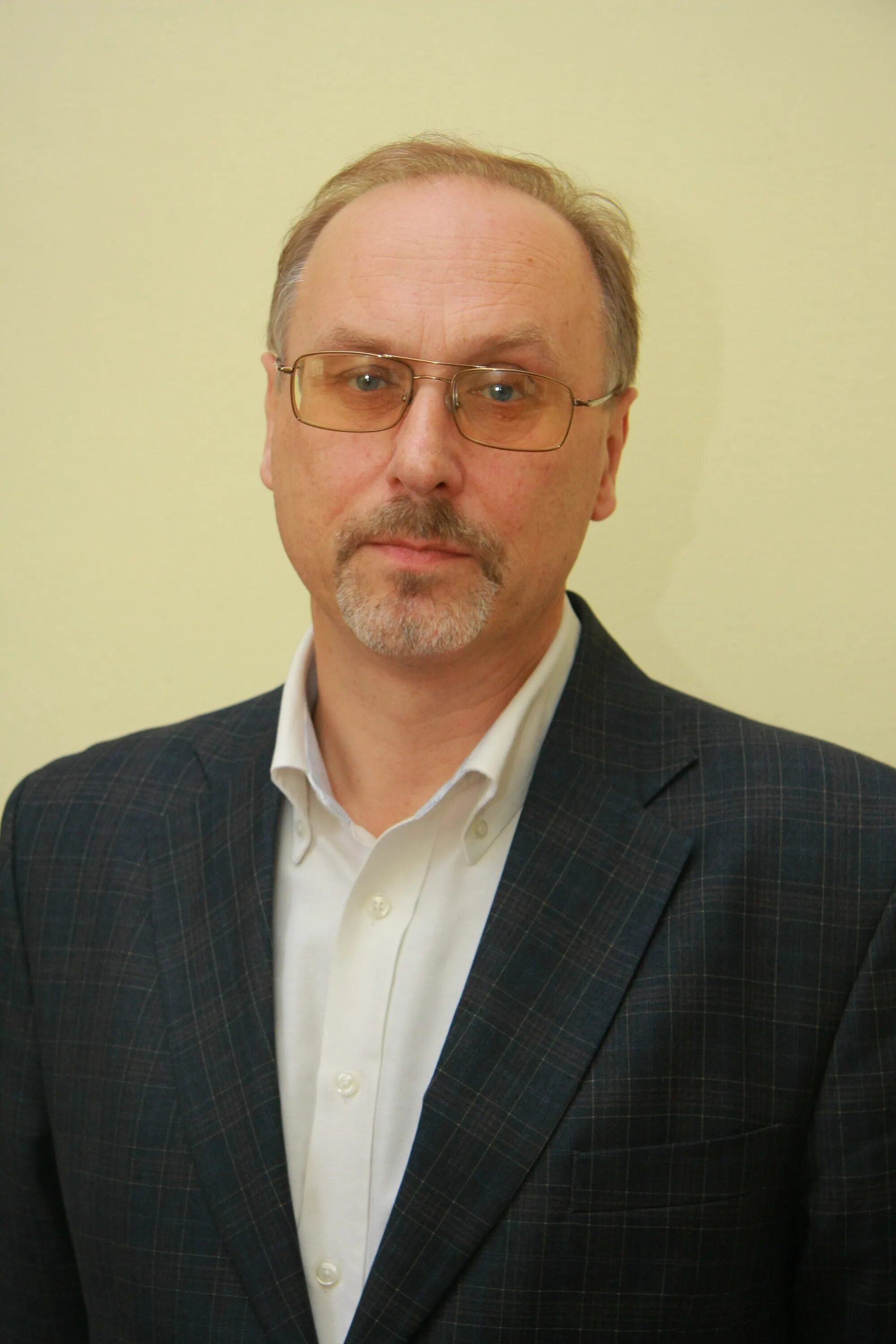 леонид григорьев вшэ. профессор ординарной истории. фуад тагиевич алескеров. профессор ординарной истории. профессор математики шумилов василий иванович.