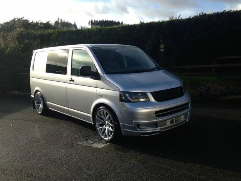 Диски транспортер т5. Vw transporter t5 wheels. фольксваген транспортёр т5 серебристый. volkswagen transporter t6 диски. transporter т6 серебристый.