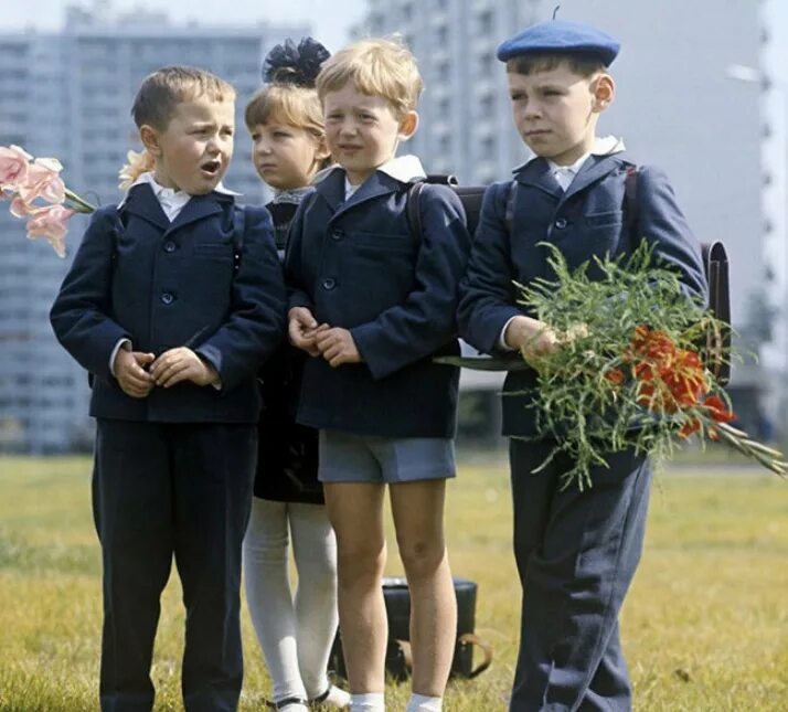 Советские школьники. Форма для первоклашек. Школьники в форме. Форма советских школьников. Школьные годы лучшее время