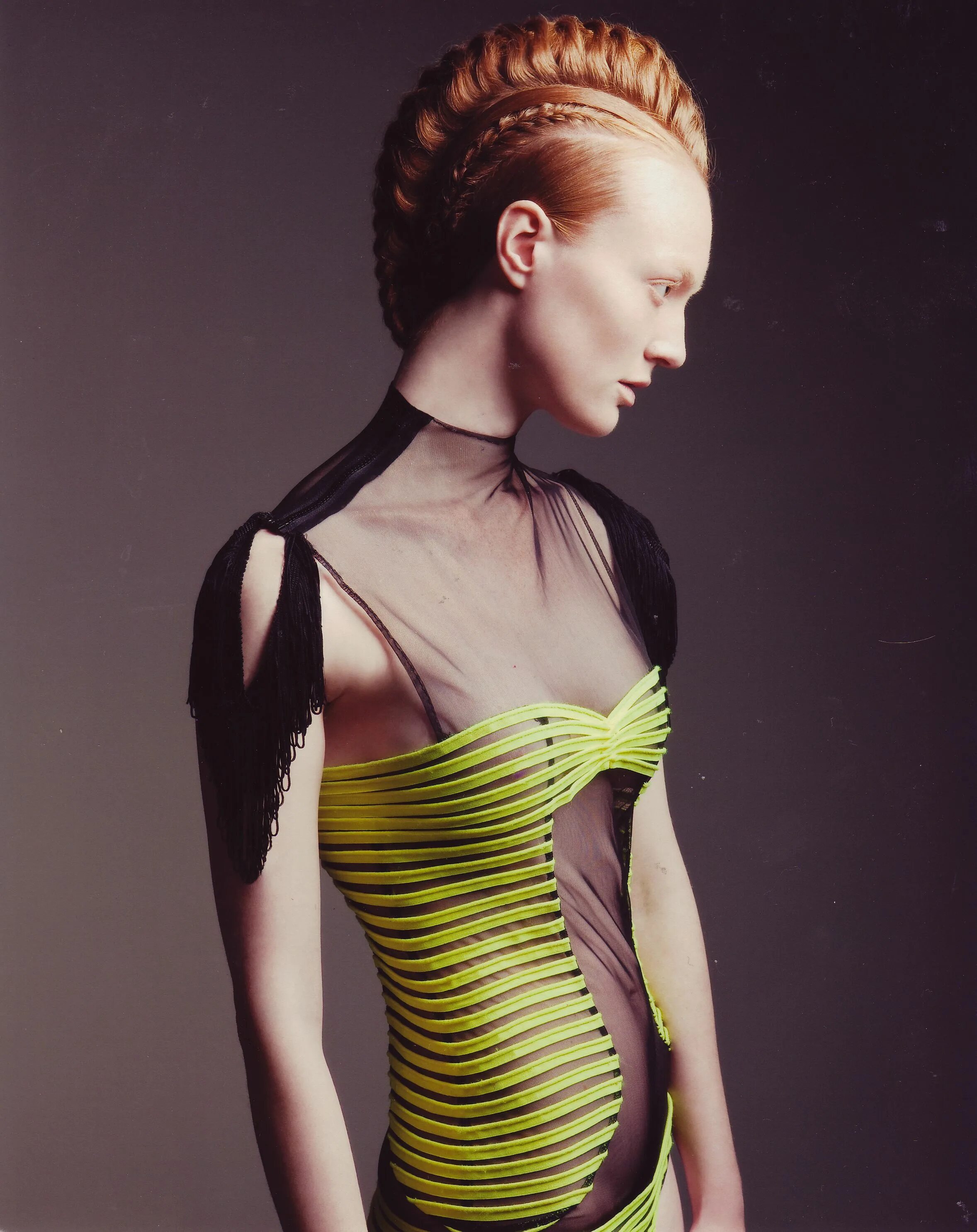 футуристические прически. тенденции парикмахерского искусства. авангардный стиль прически. хвост авангардная 3. длинный хвост ресторан спб.