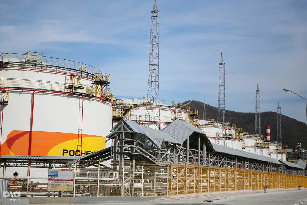 Тэк роснефть. Туапсе нефтеперерабатывающий завод. туапсе роснефть завод. роснефть туапсинский нпз. нефтеперегонный завод в туапсе.