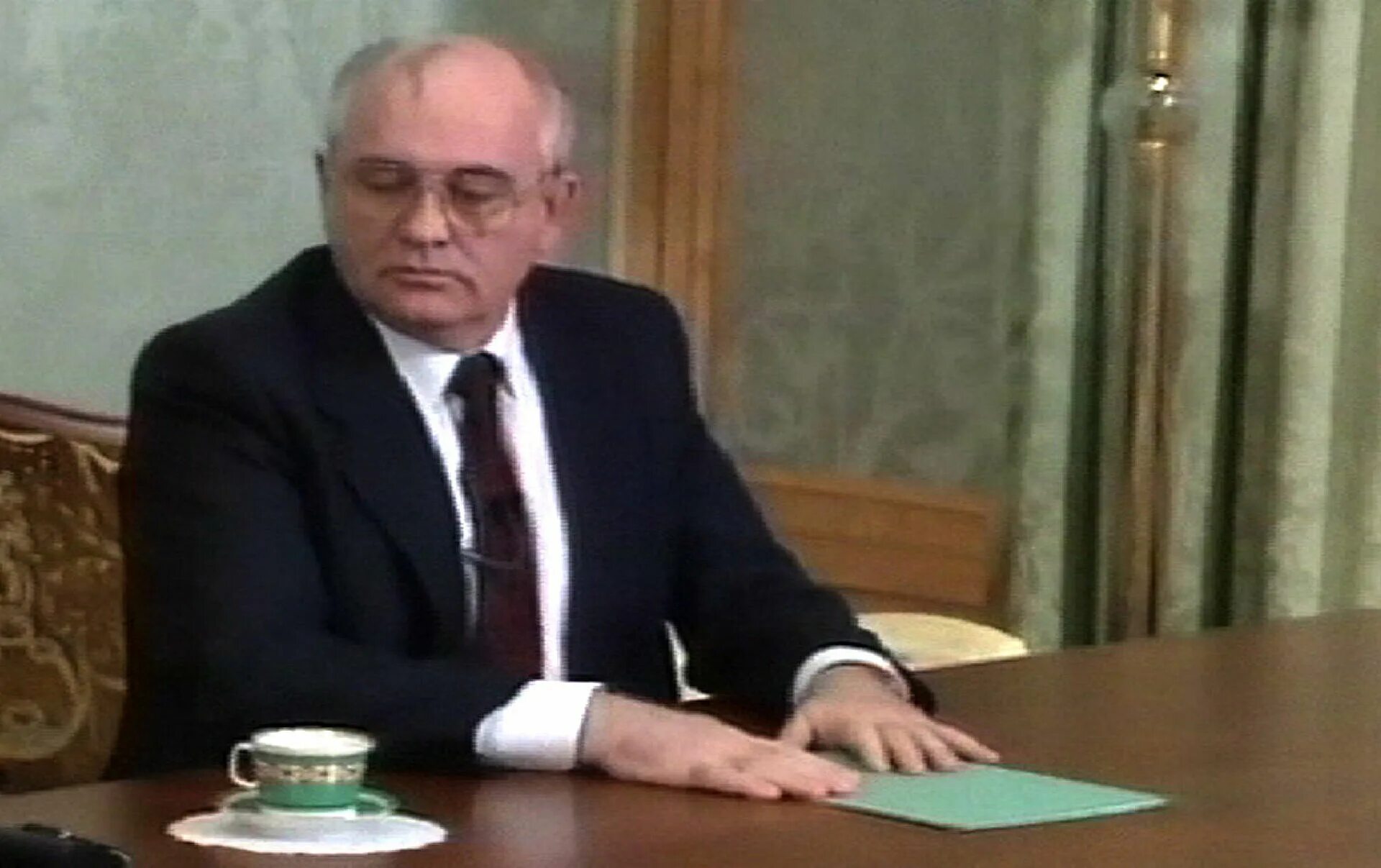 Почему ушел горбачев. Горбачев 1991. Горбачев декабрь 1991. 25.12.1991 Горбачев. Горбачев 25 декабря.