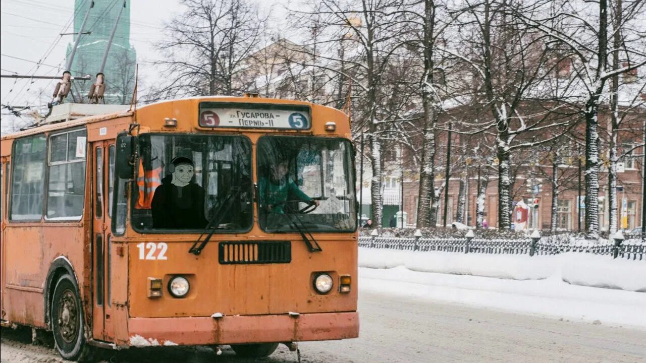 Троллейбус цой. Цой трамвай. Кино троллейбус на восток. Виктор цой троллейбус. Виктор цой троллейбус который идет на восток.