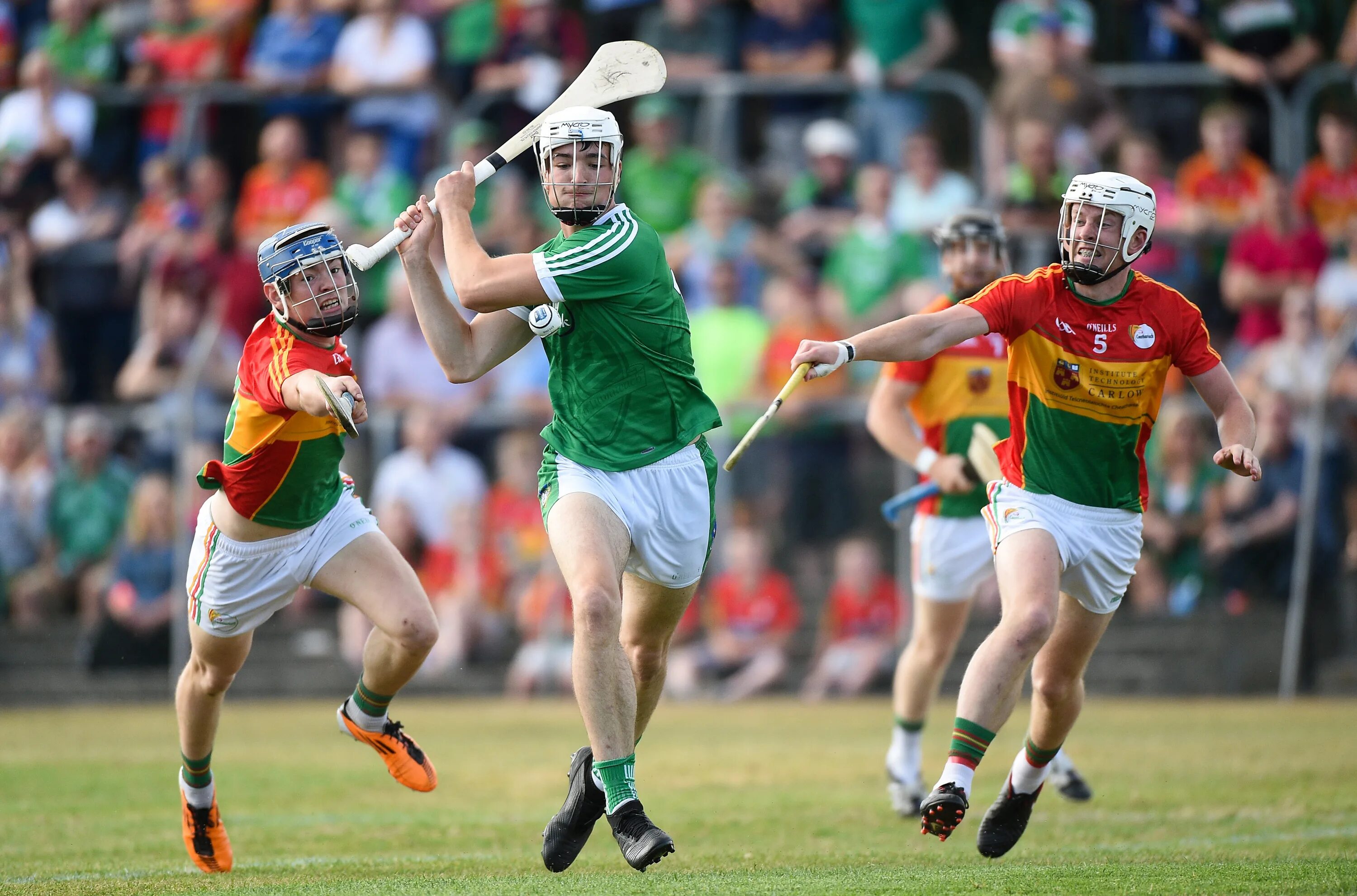 Хёрлинг вид спорта в ирландии. Hurling спорт. Херлинг в ирландии. Hurling спорт. Хёрлинг вид спорта.