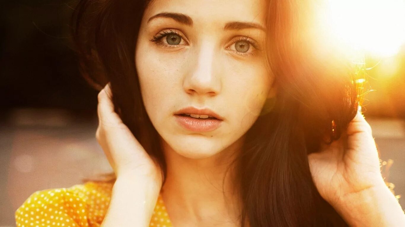 Чувственный взгляд. Emily Rudd.