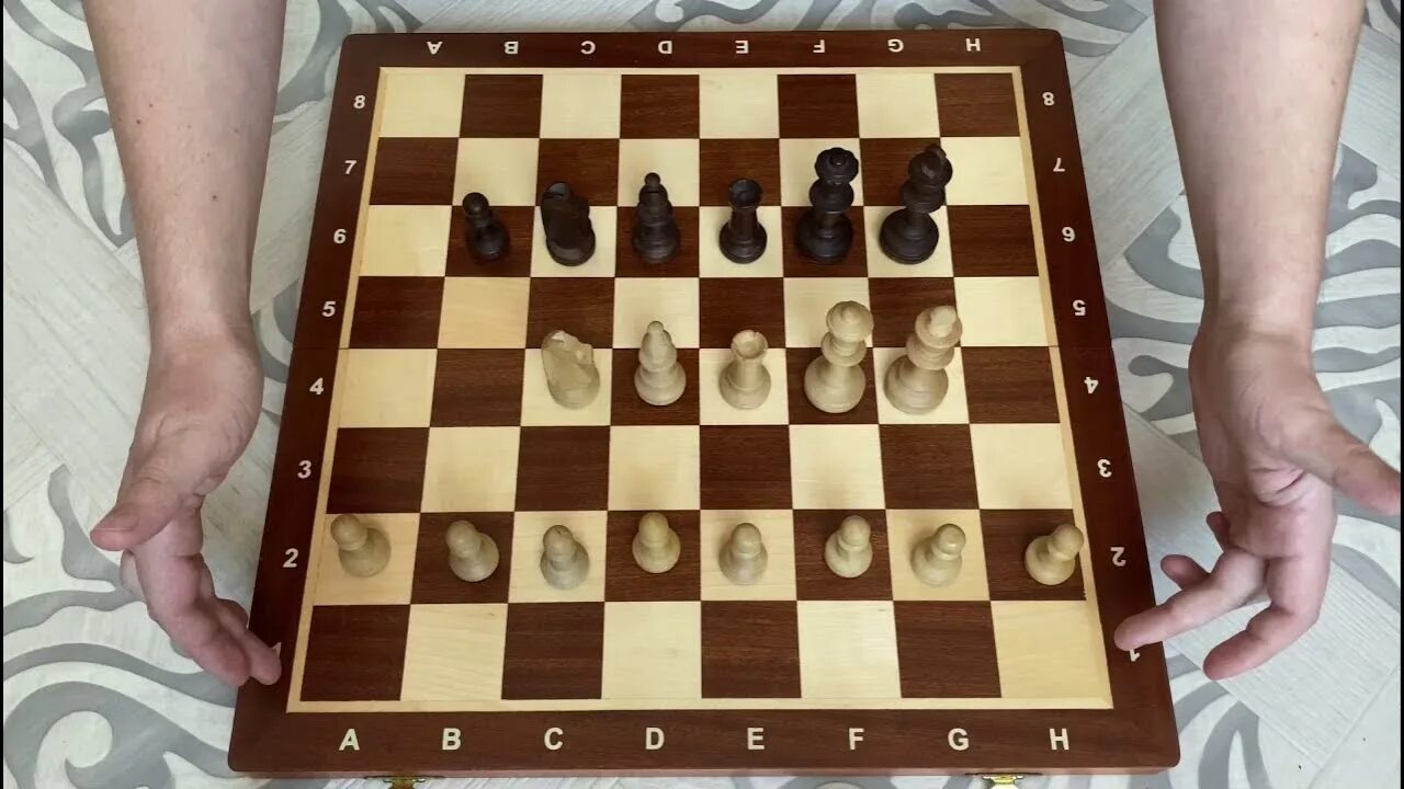 Рутуб шахматы. Шахматы расстановка фигур. расстановка шахмат на доске. расположение фигур в шахматах. расстановка шахматных фигур на доске.