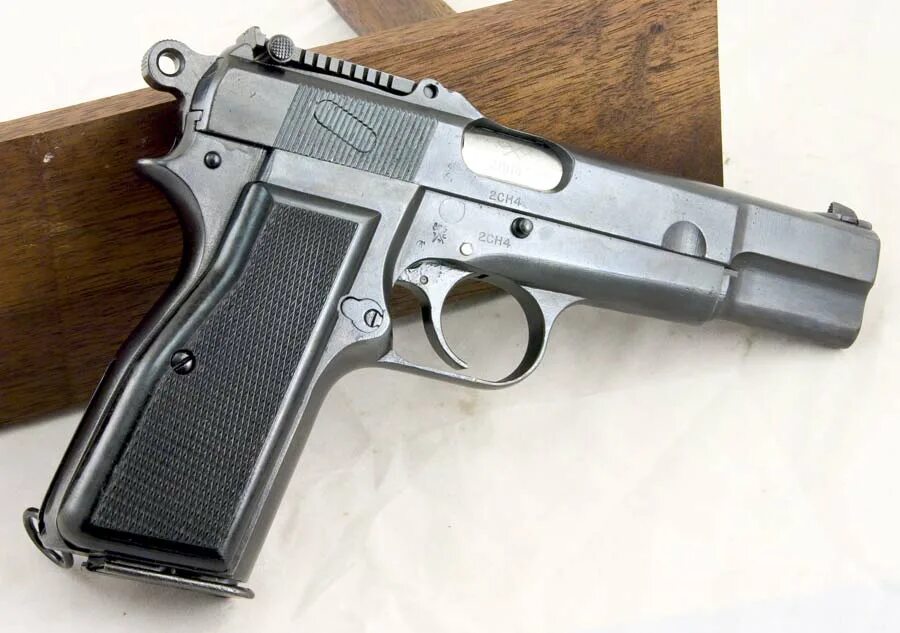 Browning p-35 Hi-Power Silver Chrome 9mm. Browning High-Power mk1. Browning Hi-Power MK.1.
