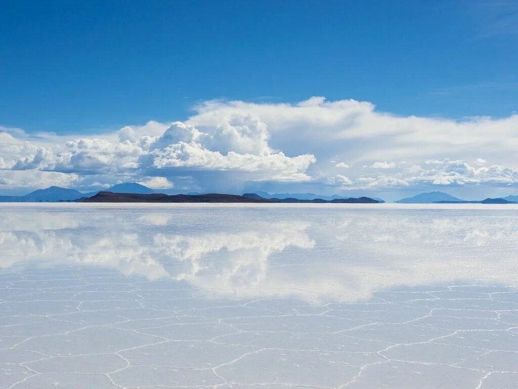 Салар де Уюни Боливия. Солончак Салар-де-Уюни. Озеро солончак Уюни. Уюни солончак озеро в Боливии.