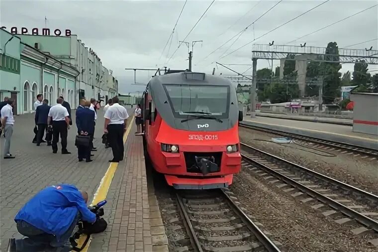 Электрички саратов тарханы сегодня. Гагарин электричка. Электричка Саратов аэропорт. Приволжский Саратов электрички. Электричка аэропорт Гагарин Саратов.