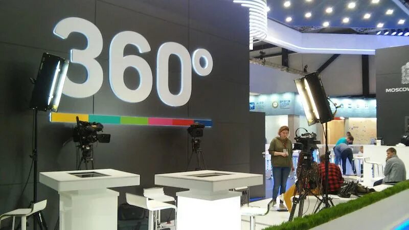 Канал 360 новости. Телеканал 360. 360 Подмосковье. 360 Новости. Микрофон телеканала 360.