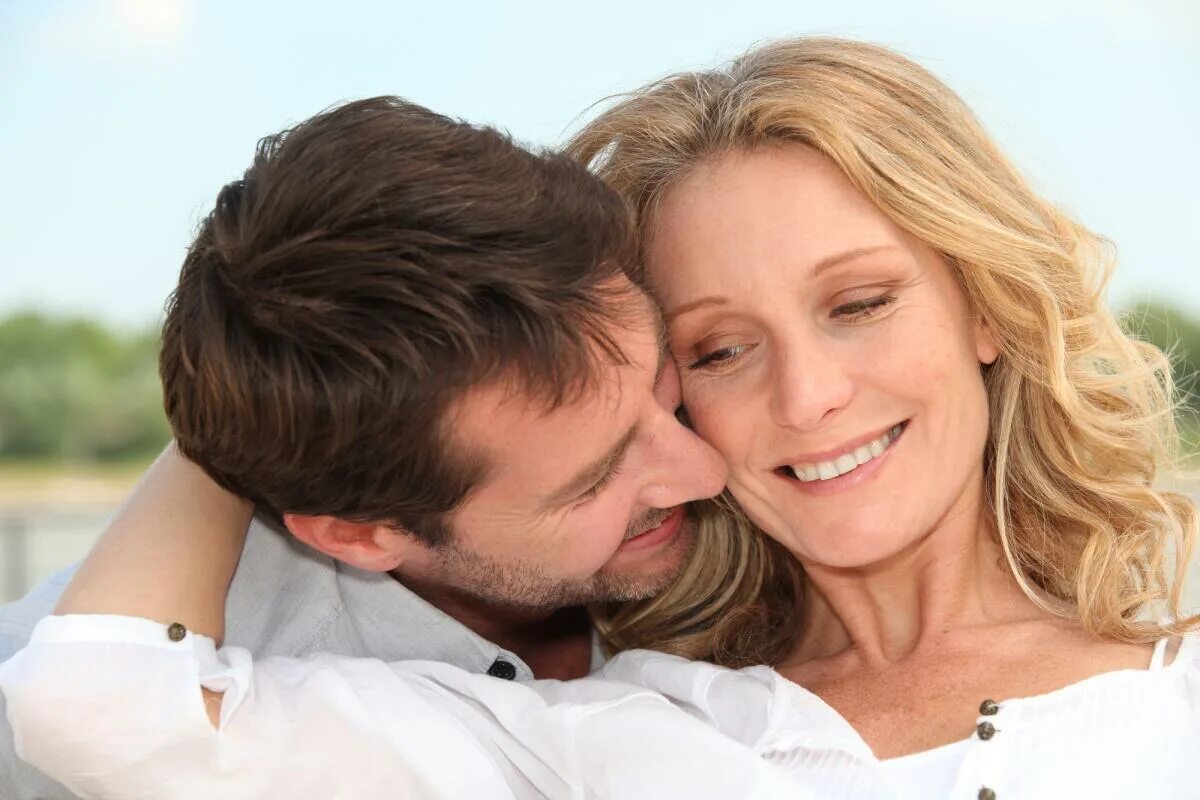 Женщина старше. Деборра-ли фернесс. Брак жена старше мужа. Женщина старше. Брак жена старше мужа.